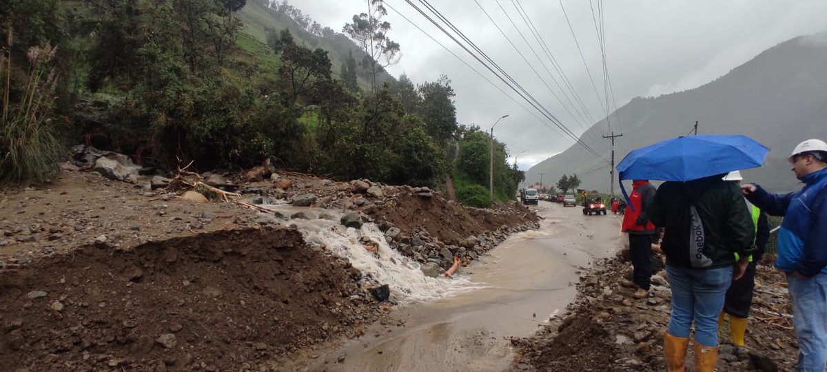 🦺🚨Acciones inmediatas

👉🏽Con el trabajo integrado logramos abrir una trocha para el paso de volquetes y maquinaria para limpiar los deslizamientos y habilitar la vía.

Nos solidarizamos con las familias damnificadas. Realizamos acciones pertinentes para brindar ayuda necesaria.