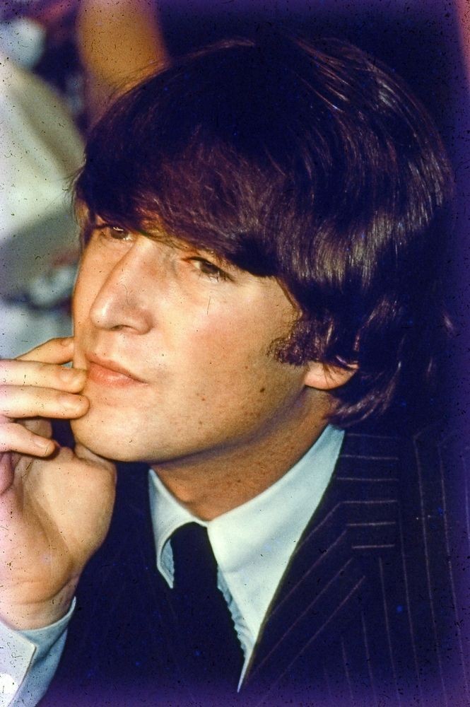 john pictured in 1964 during the beatles first tour of the U.S.

this picture actually comes from the private collection of dr. bob beck, a research physicist/inventor
(who had an interest in photography and the beatles :)