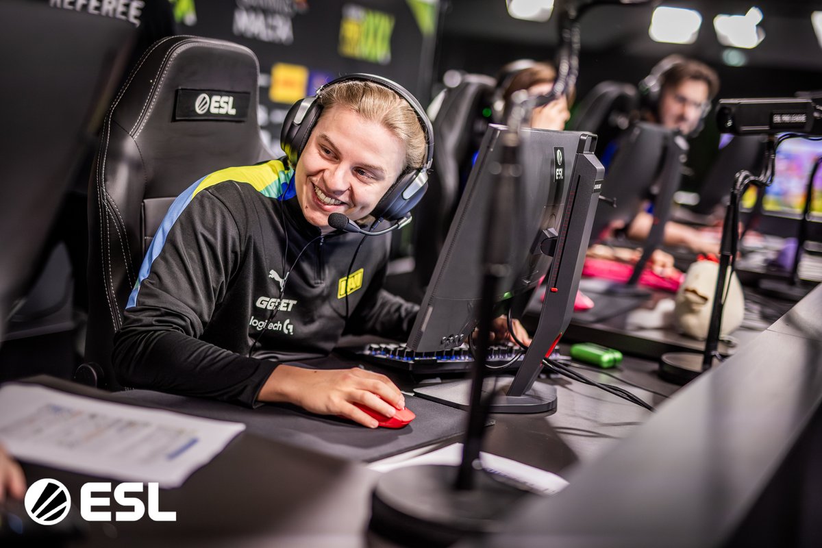 .@natusvincere open things up with a 13-8 victory on Ancient against @ComplexityCS! Anubis is coming up next! #ESLProLeague