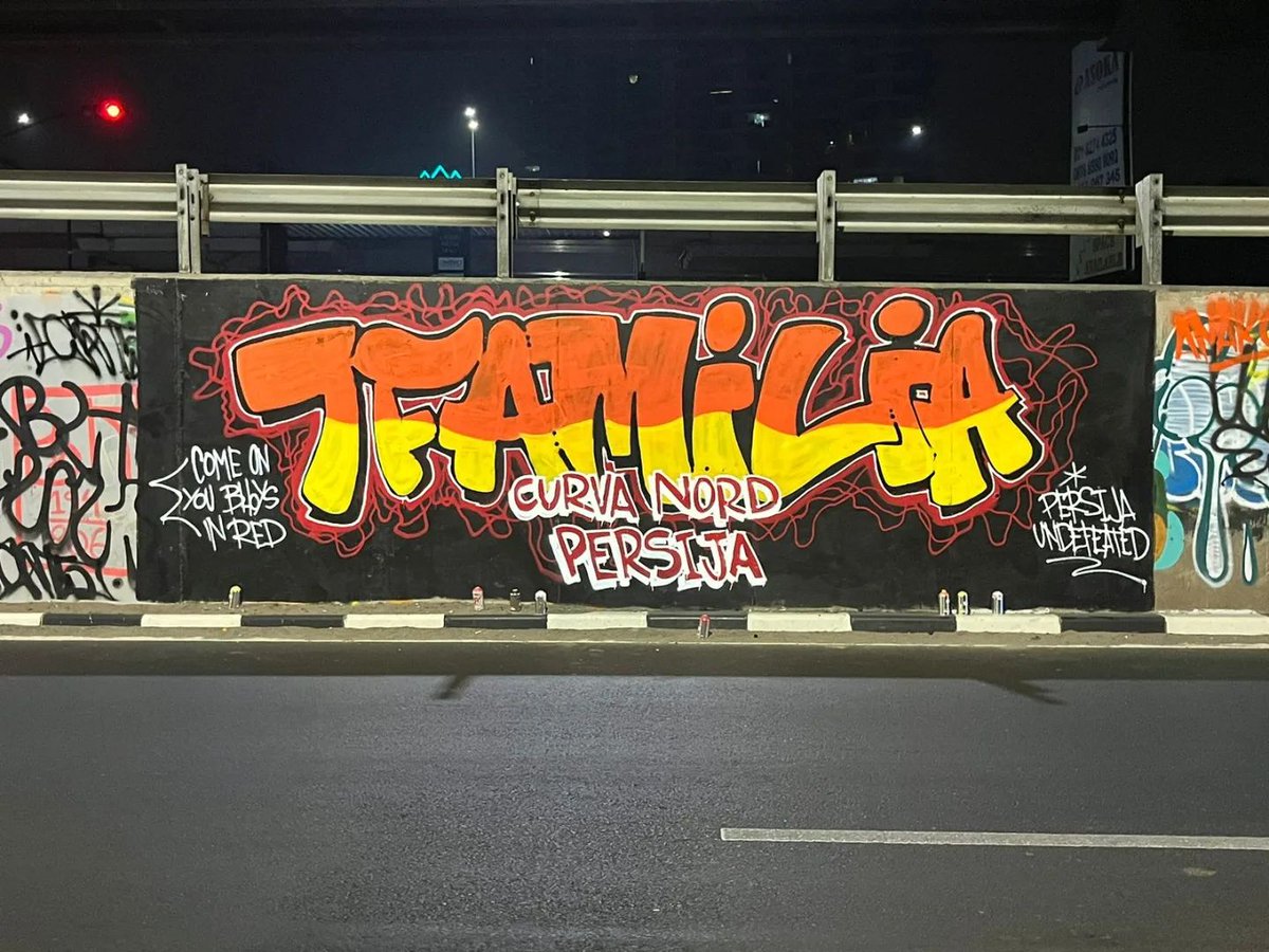 7 FAMILIA !

.
.
follow akun: ig  (@)mural.jakarta 
follow akun twitter: (@)muraljakarta 
.
.

PERSIJAKAN SEKITARMU!!

#persijajakarta #jakmania #persijaneversurrender #muraljakarta #banggajakmania