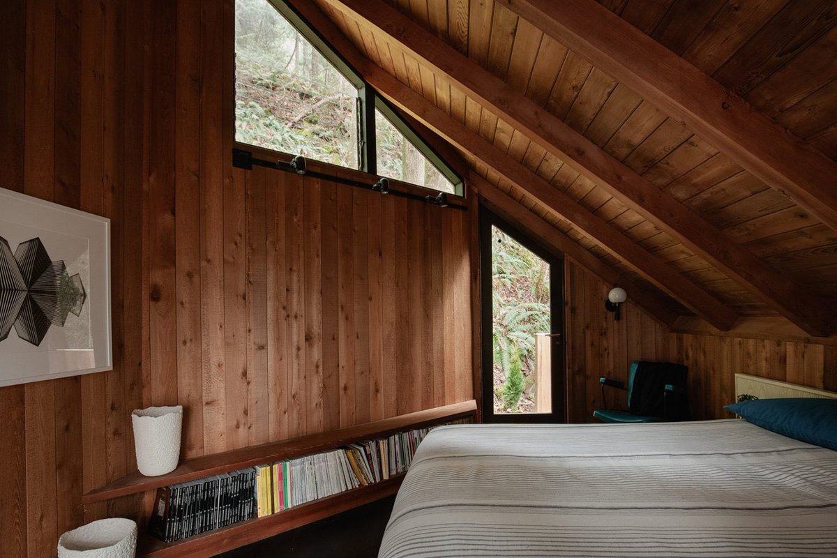 Perched on the Pacific coast —Tree House, by Hassell/Griblin. Lions Bay, British Columbia, Canada.