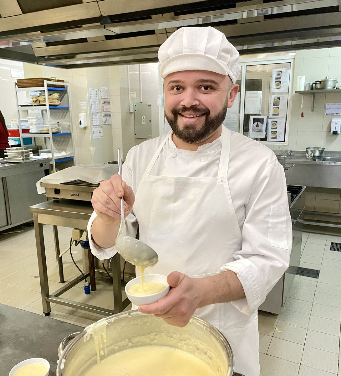 Ricardo is preparing the bowls of Portuguese sweet rice for our so praised breakfast. All that’s missing is cinnamon.

#hotelavenidapalace
#passionforservice
#bestofthebest
#breakfast