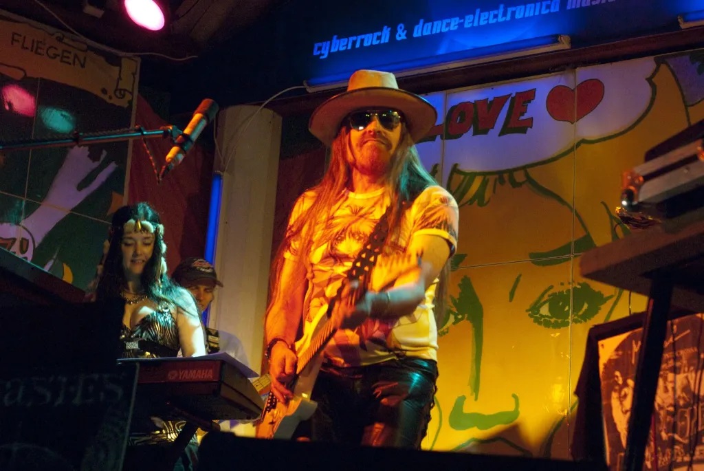 #Listen Sunday Song Selection wp.me/paKe4-dVo with songs by Michel Montecrossa & Mirakali @lebalzin @ejlazar @mhall55nine @Hundjavelen @BetweenTheSun #Montecrossa #Mirakali #onstage #Cyberrock #SpiritofWoodstock #festival #music #Electronica #Mirapuri #tracks