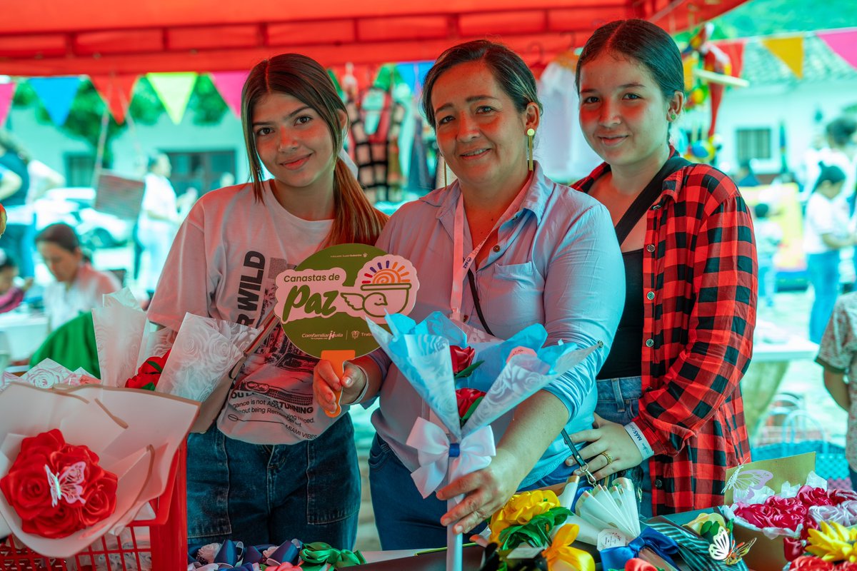 Canastas de Paz llegó a la Villa Turística del Huila, Paicol. Mujeres, hombres y jóvenes promoviendo económias para la vida y construyendo territorios sostenibles y solidarios. 🍃
•
•
•
#BestTourismVillages
#ElPaisDeLaBelleza
#ColombiaDestinosDePaz