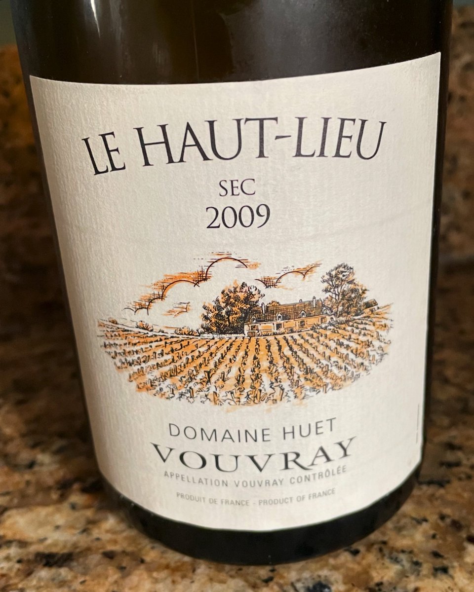 With this evening’s roast chicken. Expectation not too high, being a warm vintage, and Le Haut Lieu being arguably lower down the league table than Le Mont & Clos du Bourg. But what a stunner, fresh and cool, mineral and bright. A success! #domainehuet #vouvray #cheninblanc #wine