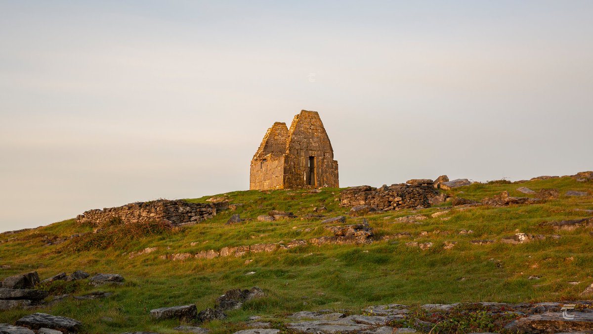 Teampall Bheanáin • Inis Mór The tiny church known as Teampall Bheanáin is one of the smallest in Ireland, measuring just over 3m x 2m. The remains of clocháns and the stump of a round tower can still be seen nearby, hints and remnants of a once significant monastery.