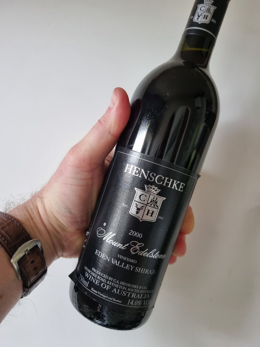 Decided to push the boat out for a Sunday roast beef. This @henschkewine Mount Edelstone shiraz is sublime. Black fruits (in particular, blackcurrants) abound. 24 years young. It's aged so gracefully. Silky. Lovely finish. Absolute gem of a wine. Wow. #wine #winelover