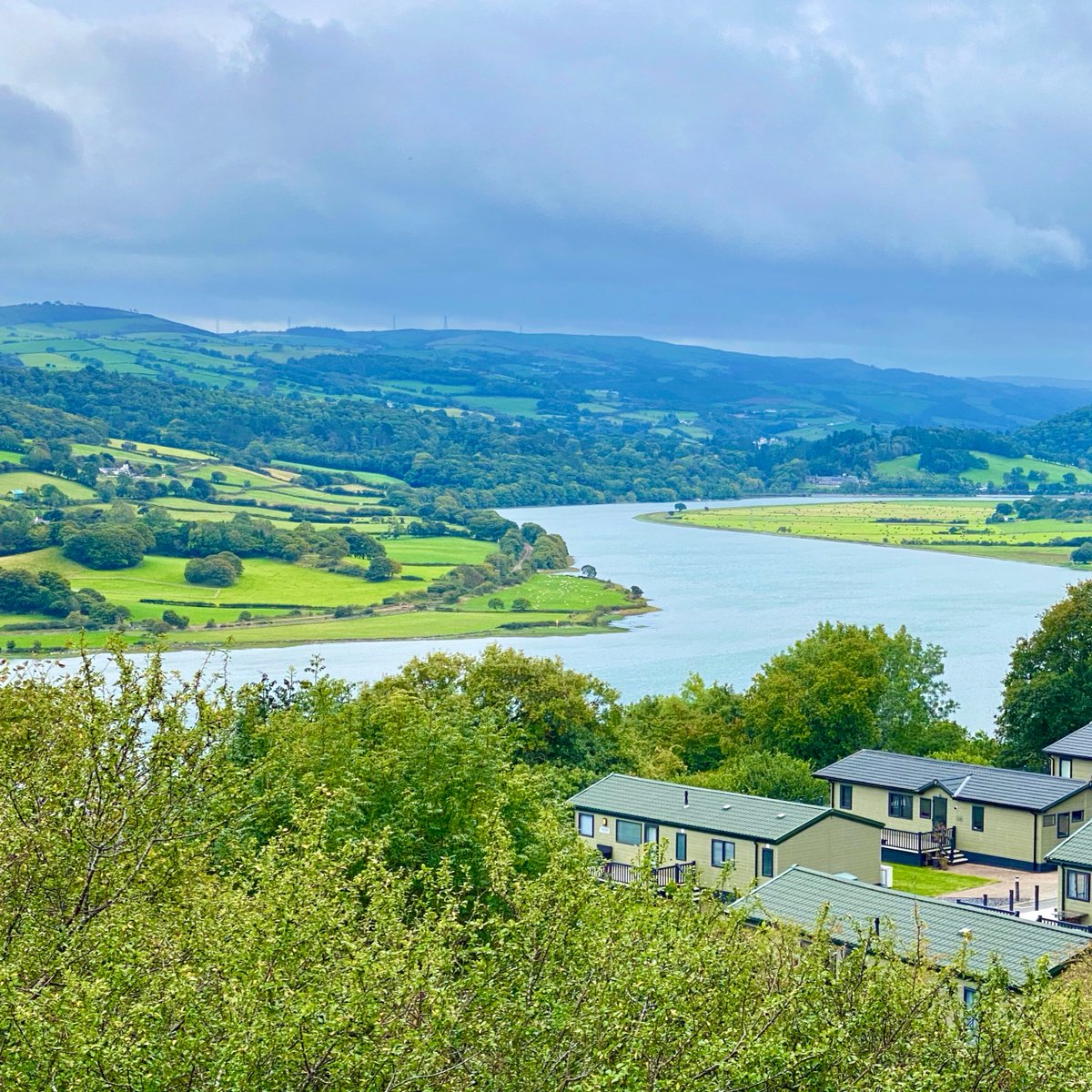 Endless vistas that never fail to captivate – and they could be yours to wake up to every day! Don't miss out on experiencing these breathtaking views firsthand. Arrange a viewing today. ✨🏞️ 

-
#gorsehill #conwy #northwales #views #conwyvalley #holidayhome #breathtaking