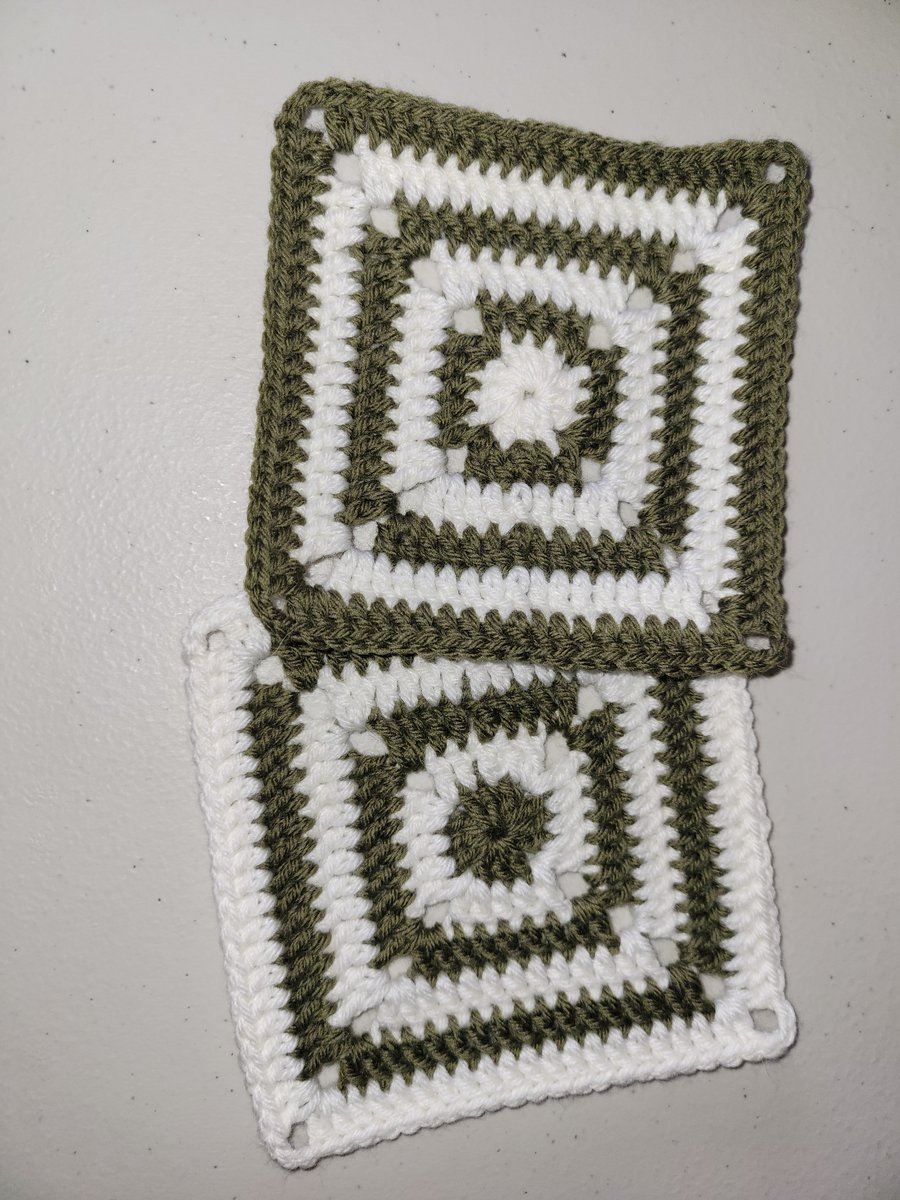 LockingLoops's tweet image. Crocheted these two tone granny squares, can you believe I only had one end to weave in?