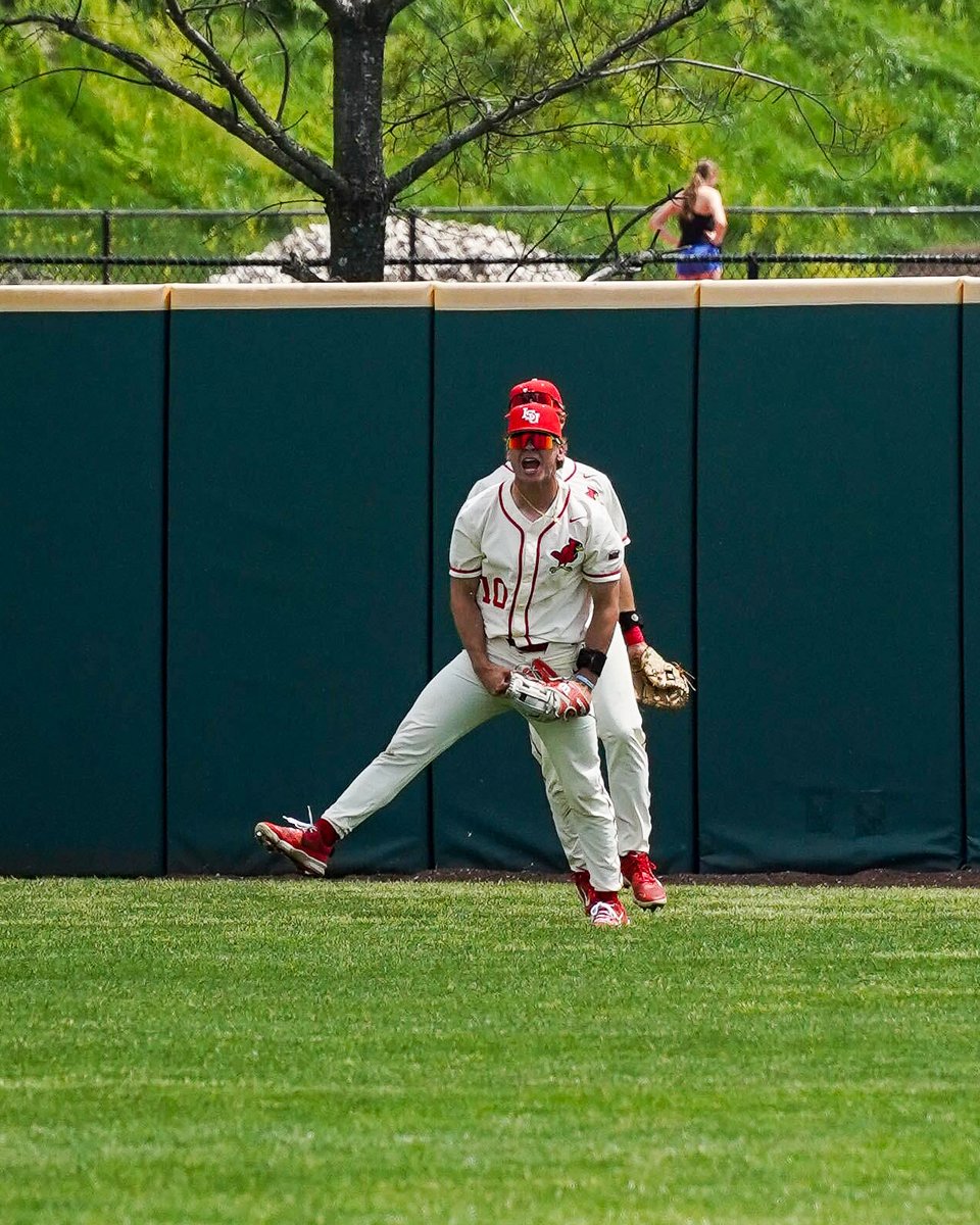 The shot ➡️ the reaction AIR @auggieras at your service 📸 @EmmyWolfe_