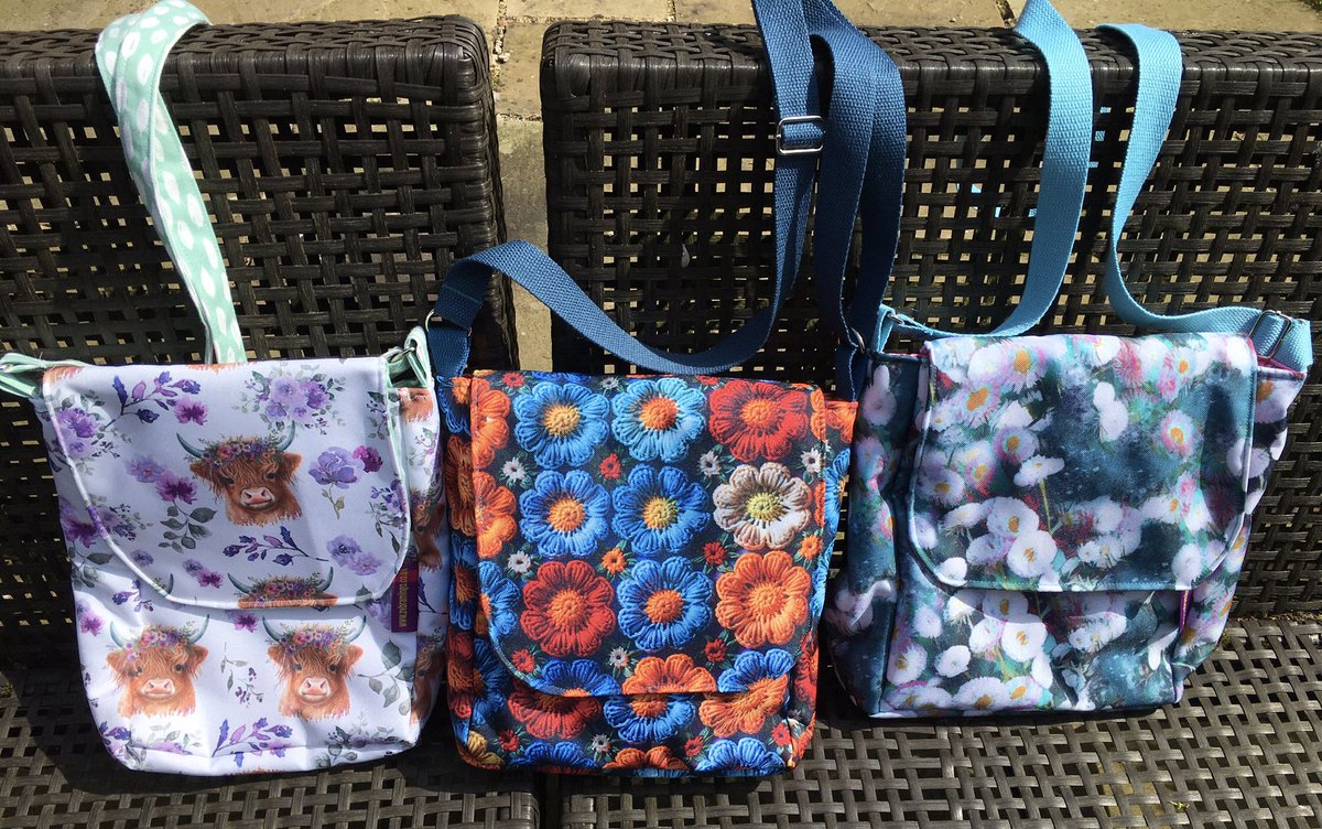 3 messenger bags in waterproof fabrics just in case it ☔️! Message for more info! #handmadehour #shopsmall #rain