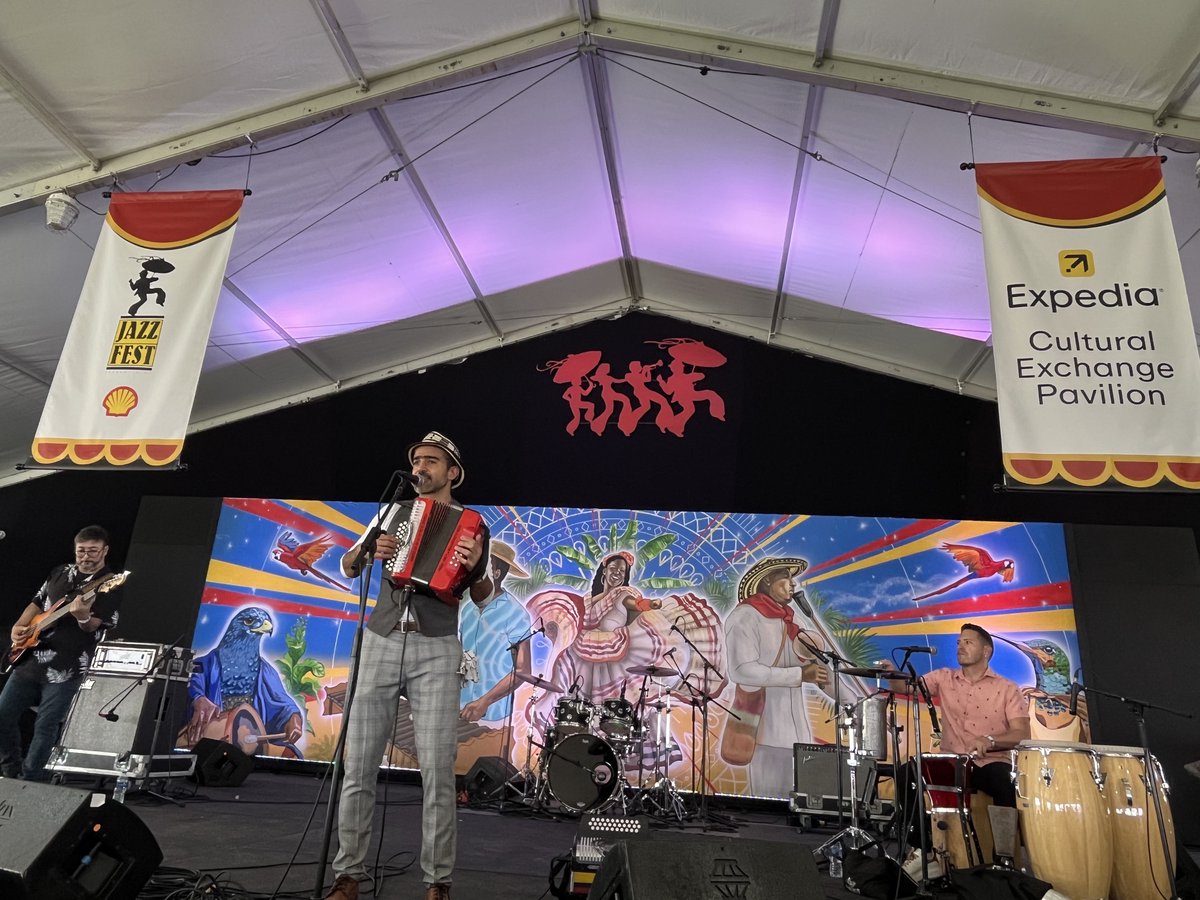 🎷🎶 Colombia se destacó en el @jazzfest de Nueva Orleans 2024. Más de 175 artistas representaron la riqueza musical de #ElPaísDeLaBelleza 🇨🇴, convirtiéndose en una celebración de la diversidad cultural colombiana en el escenario internacional.