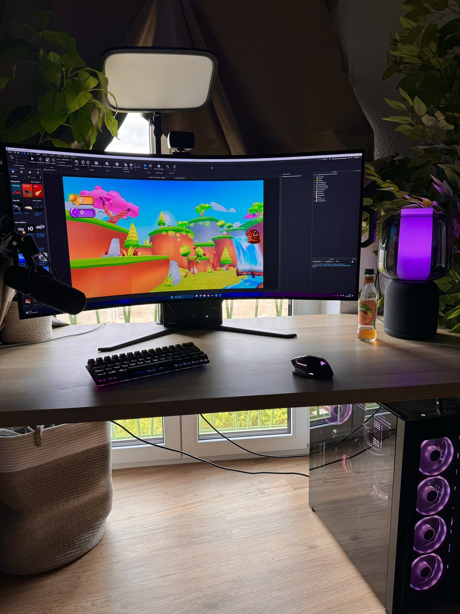 Maximize your workspace with the XENEON FLEX 💪 📸: @lukashmny