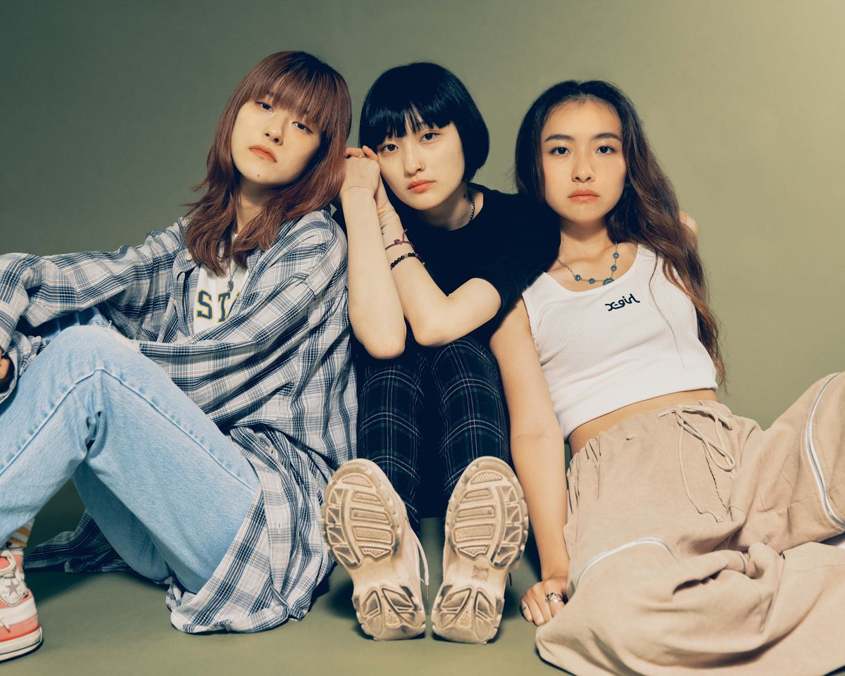 @stubru Jpop band #ChilliBeans. was formed in 2019, while studying at the Ongaku juku voice. In 2021 they released their first EP dancing alone and their debutalbum on may 2th 2022.
The bandname is inspired by RHCP. Their greatest fan is Eiichiro Oda van One Piece
open.spotify.com/artist/48apiuE…