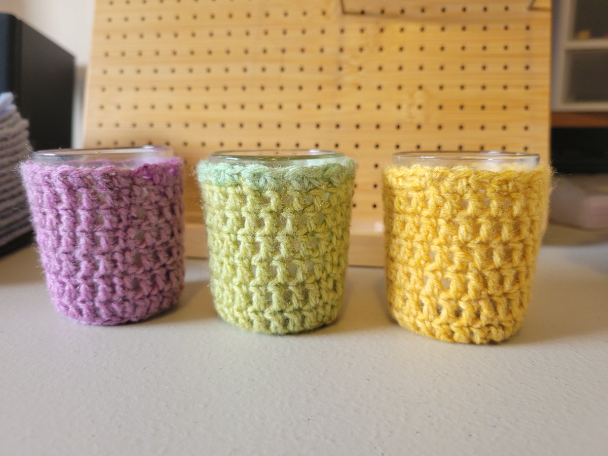 LockingLoops's tweet image. Cute little crochet tea light cozys, nice gift idea!