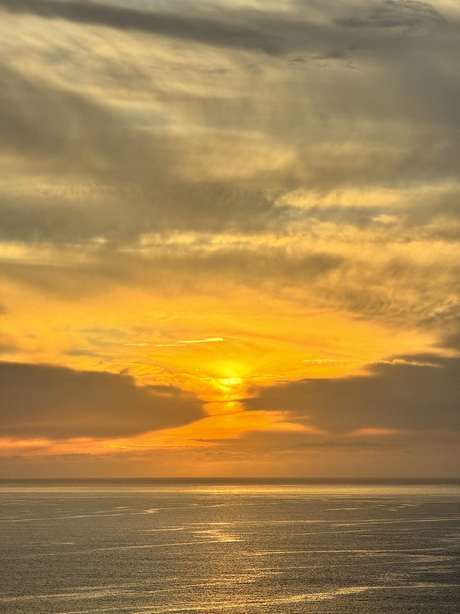 ✨Magical #Sunset in #Tenerife #Spain 🇪🇸 #Atardecer en #Canarias 🇮🇨

#ShotOnIphone #NoFilter #NoAI #CoucherDeSoleil #Magique