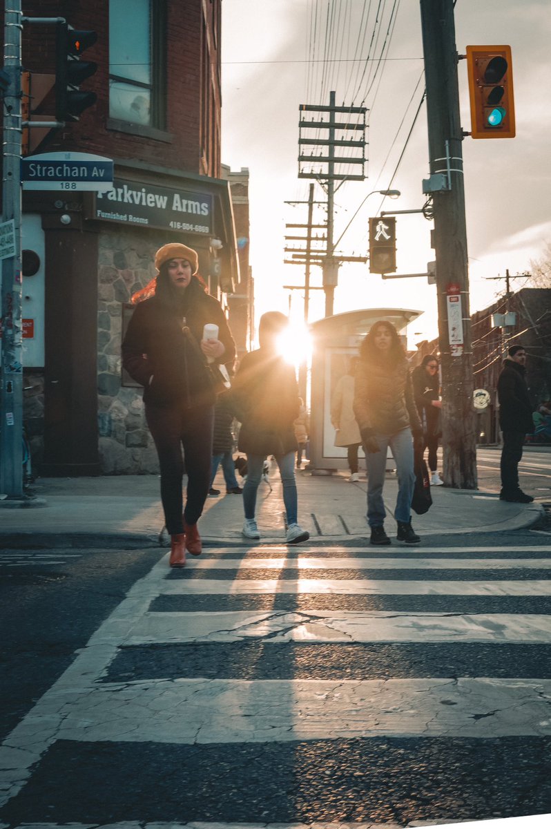 🖼️: “Veil of Day's End”
📅: March 1st, 2024
🗺️: #Toronto #Ontario #Canada 
📸: #Ricoh #GRIIIx 
🎞️: 1/500, f8, ISO 3200
.
.
.
.
.
🏷️: #streetphotography #streetphoto #photography #streetlife #travel #city #photographyisArt #urban #art #travel #photo #travel #StreetsofToronto #6ix…