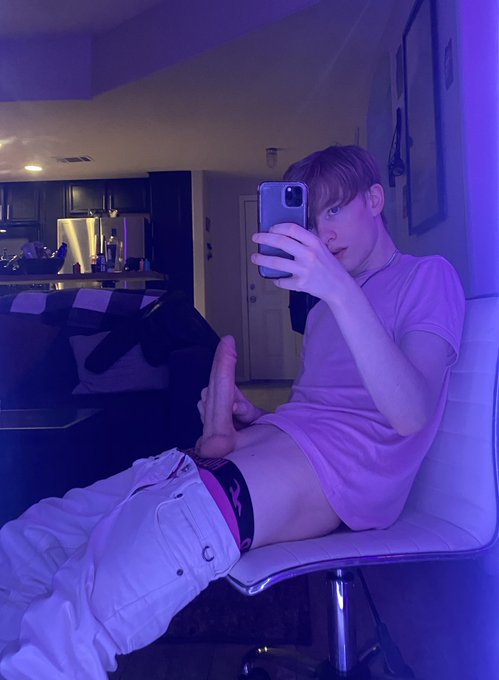 Come hang out? https://t.co/q0FiIgnRFW