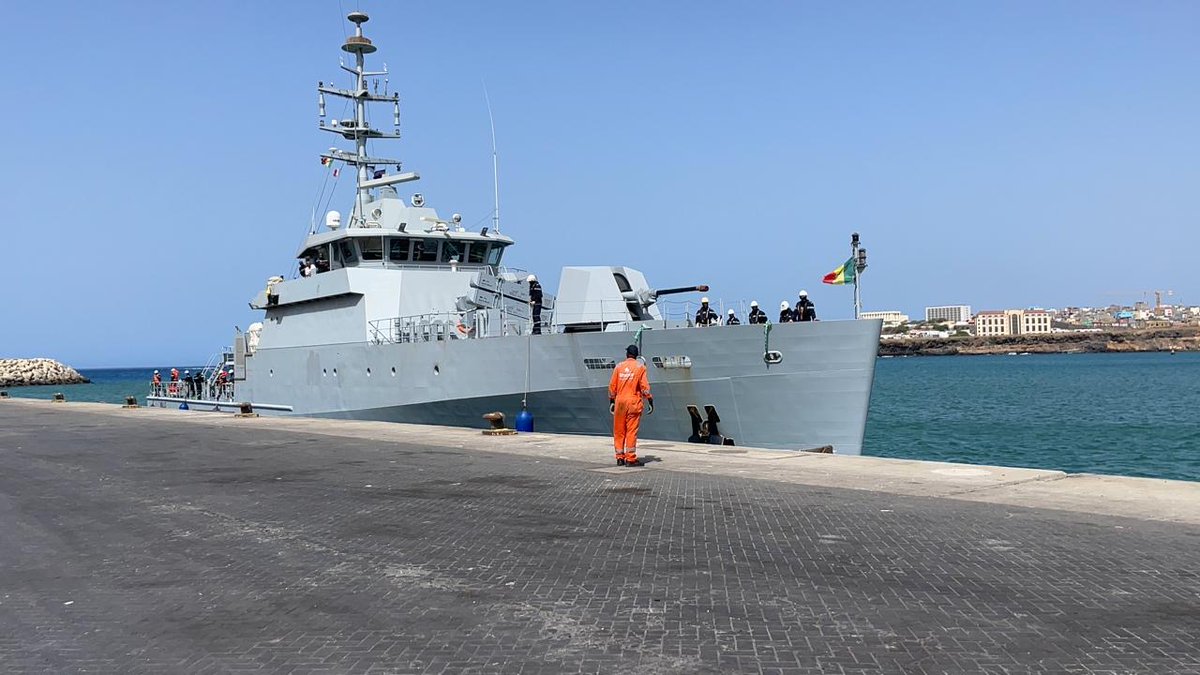 Le PHM WALO a accosté ce jour à Praia dans le cadre de la corvette sous-régionale de l’Ecole de la Marine nationale. Il a été accueilli par l'Ambassadeur du Sénégal, le Directeur du CMMC de la zone G, et des autorités civiles et militaires du Cap-Vert.