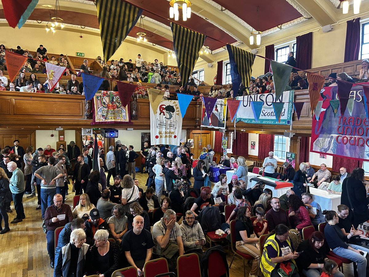 EIS FELA fronting up the #GlasgowMayDay march today. Brilliant rally and a privilege to speak on the importance of colleges in tackling poverty and inequality and on the need for proper funding and governance of the sector ✊