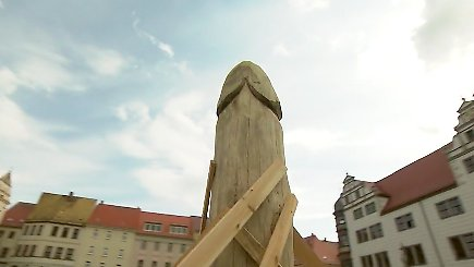 @SanderSassen @Barbes_NL @EdWres Problemen met asperges komen vaker voor. Toen 3 jaar geleden op het stadhuisplein van het Duitse Torgau (Saksen) dit kunstwerk werd geplaatst, dat zou refereren aan de regionale aspergecultuur, moest het al na enkele dagen worden verwijderd omdat het ook andere associaties opriep