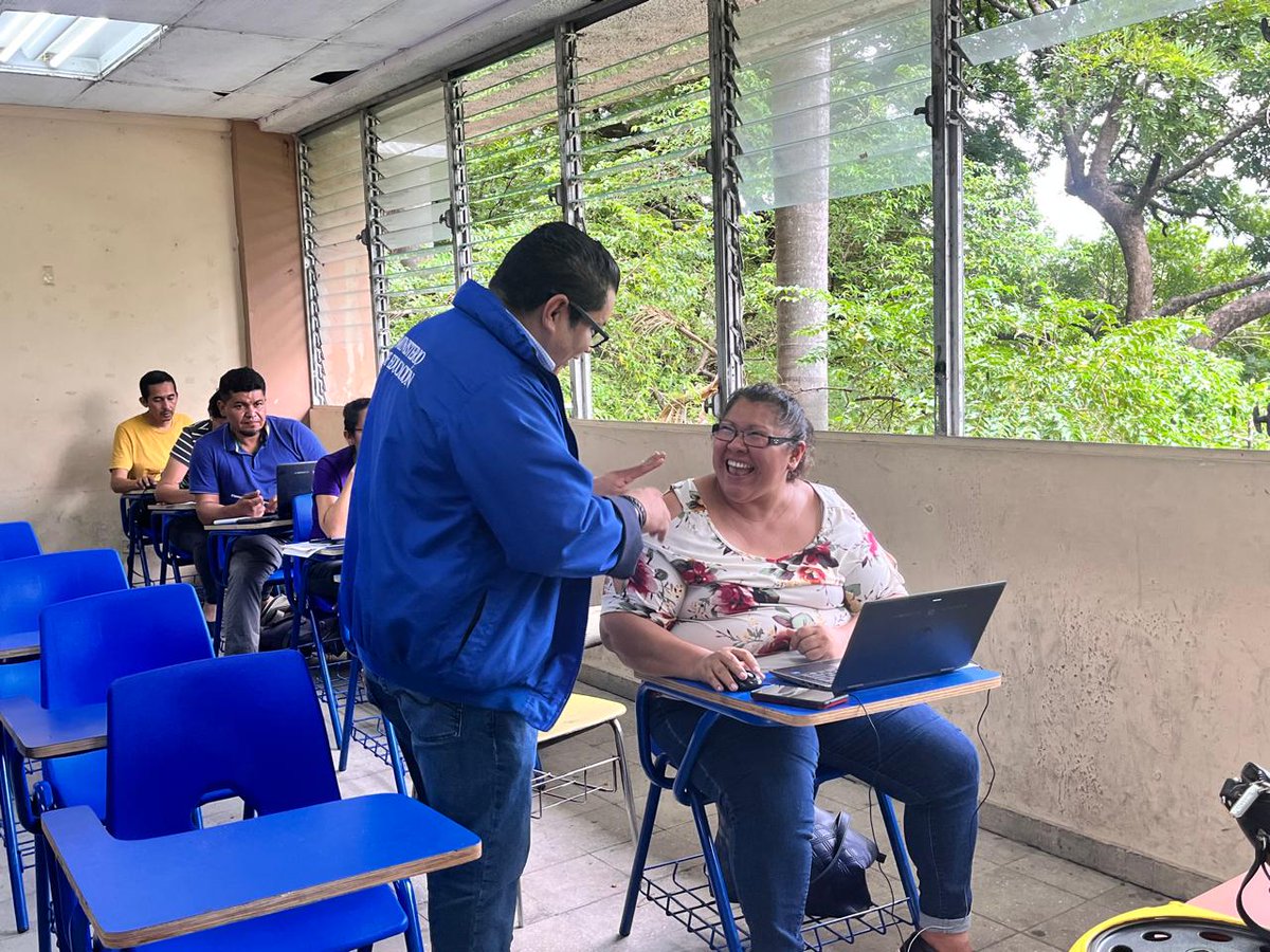 Este domingo visité el Instituto Nacional Gral. Francisco Menéndez, INFRAMEN para observar a nuestros docentes que realizaron su prueba de ascenso de nivel. San Salvador 💪