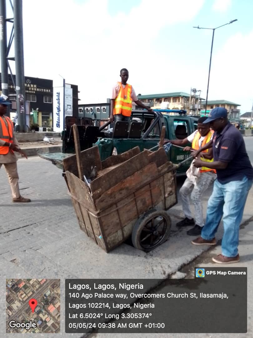 The Lagos Waste Management Authority (LAWMA) Monitoring & Enforcement team, with the Anti-Carts Squad, carried out an early morning operation to curb the activities of illegal cart pushers who collect refuse and waste from residents and market traders for illegal dumping.
