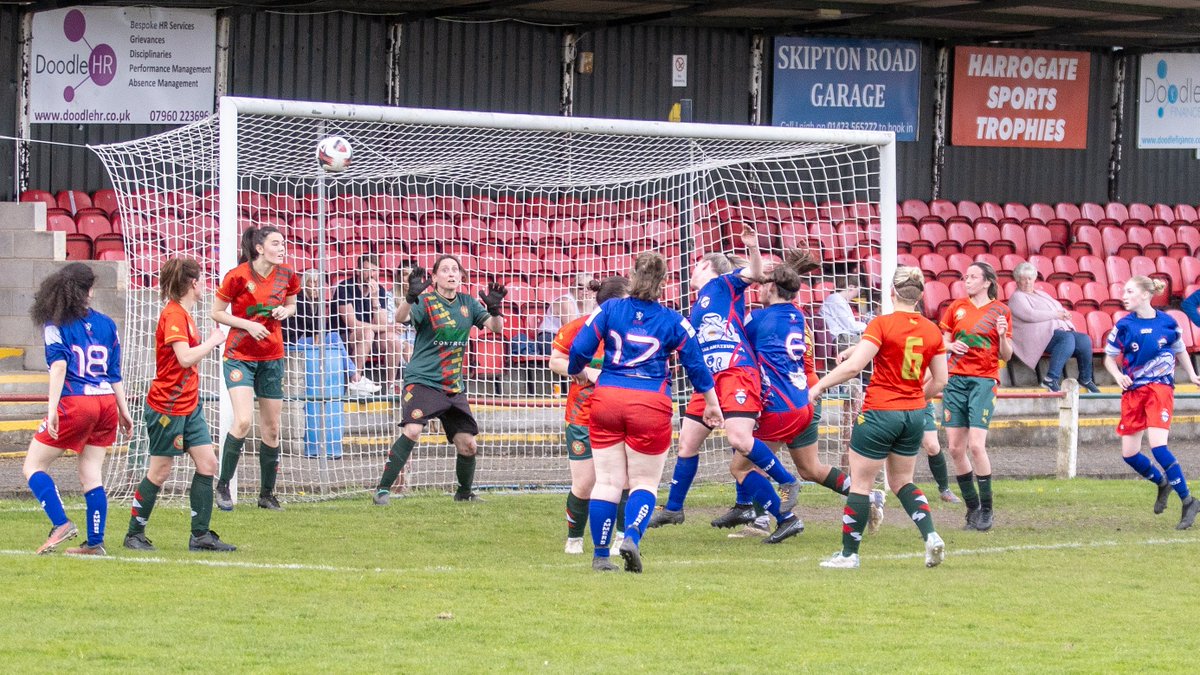 Action shots from @LeedsModsWomen League Cup semi final 5-1 victory over @therail_lfc , @THERAILFC , @WRCWFL , #womensfootball , #womeninsport , @yorkshirepost , @tanyafozzard CLICK LINK below ..... amazon.co.uk/photos/share/P…