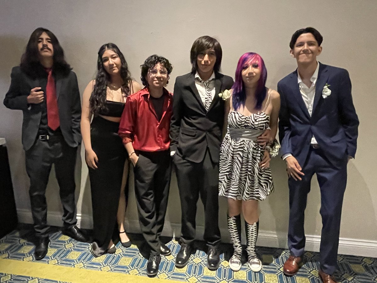 Our @IHSRajahs  PROM was  a night of joy. I love seeing my Rajah family of every aspect of our school from arts to academics to athletics- to acticities ALL being ONE Family. #RajahPride #EveyoneBelongs  drive.google.com/drive/folders/…