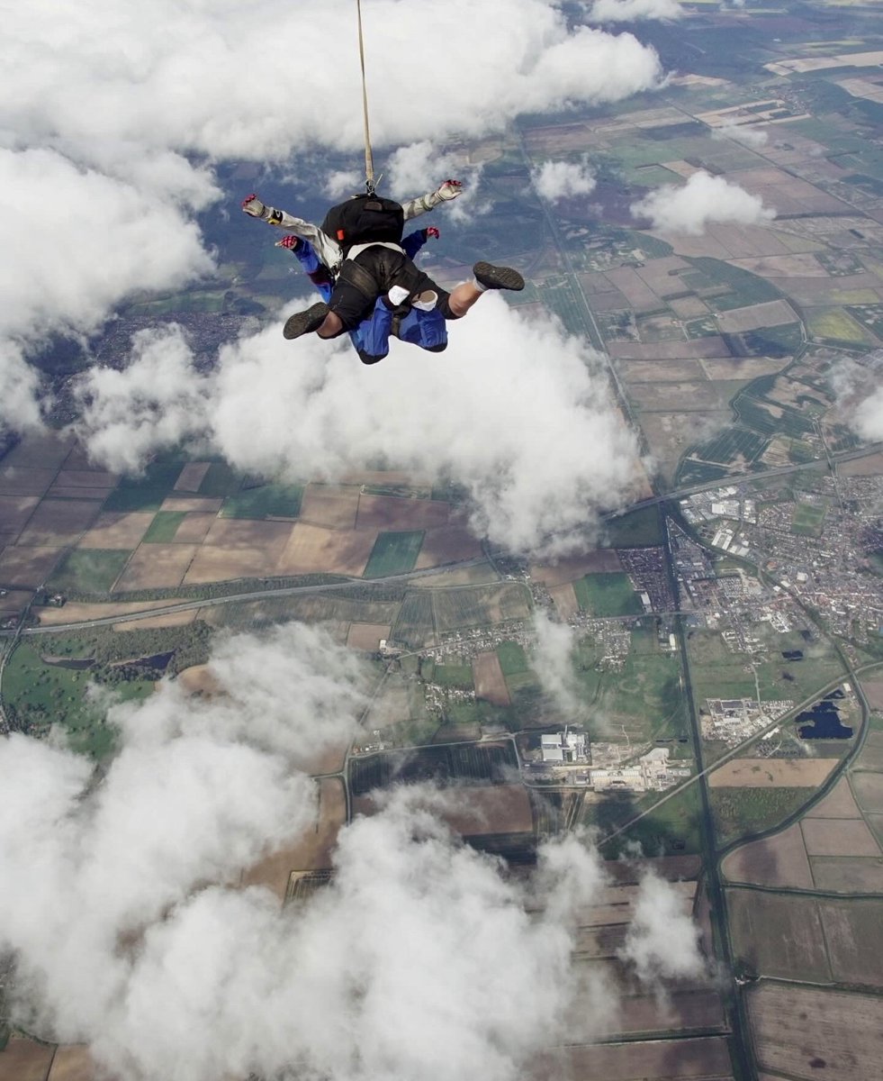 Holly took a leap of faith on Sunday 21st April, diving from the skies in memory of her Nan Hazel 💙 With boundless courage, she raised an incredible £455! There are still spots available for skydiving in September! Take the plunge and make a difference: stbarnabashospice.co.uk/events/skydive…