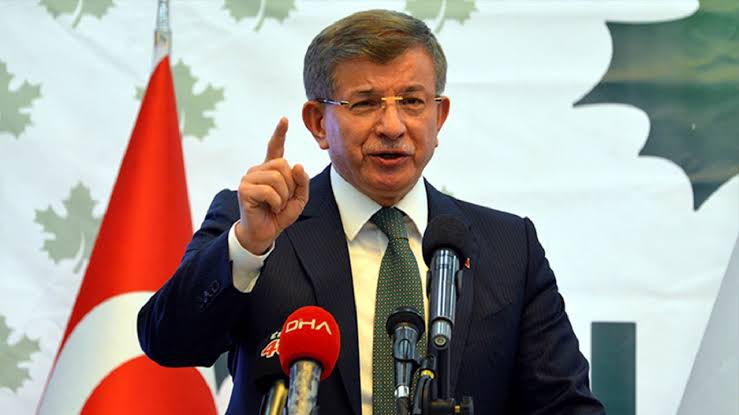 Ahmet Davutoğlu:

Benim hiçbir hatam yok. Benim toplumsal karşılığım partinin çok önünde.

2028’de Cumhurbaşkanı adayı olacağım, tereddütü olan aramızdan ayrılsın.