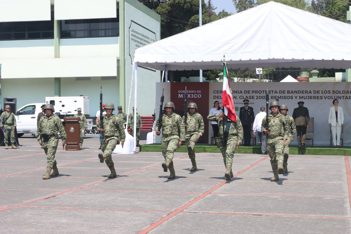 En representación del Secretario @PabloVazC, asistimos a la Ceremonia conmemorativa de la batalla del 5 de mayo y toma de protesta del servicio militar nacional, celebrado en la 1a. Zona Militar a cargo del Gral. Andrés Valencia Valencia.