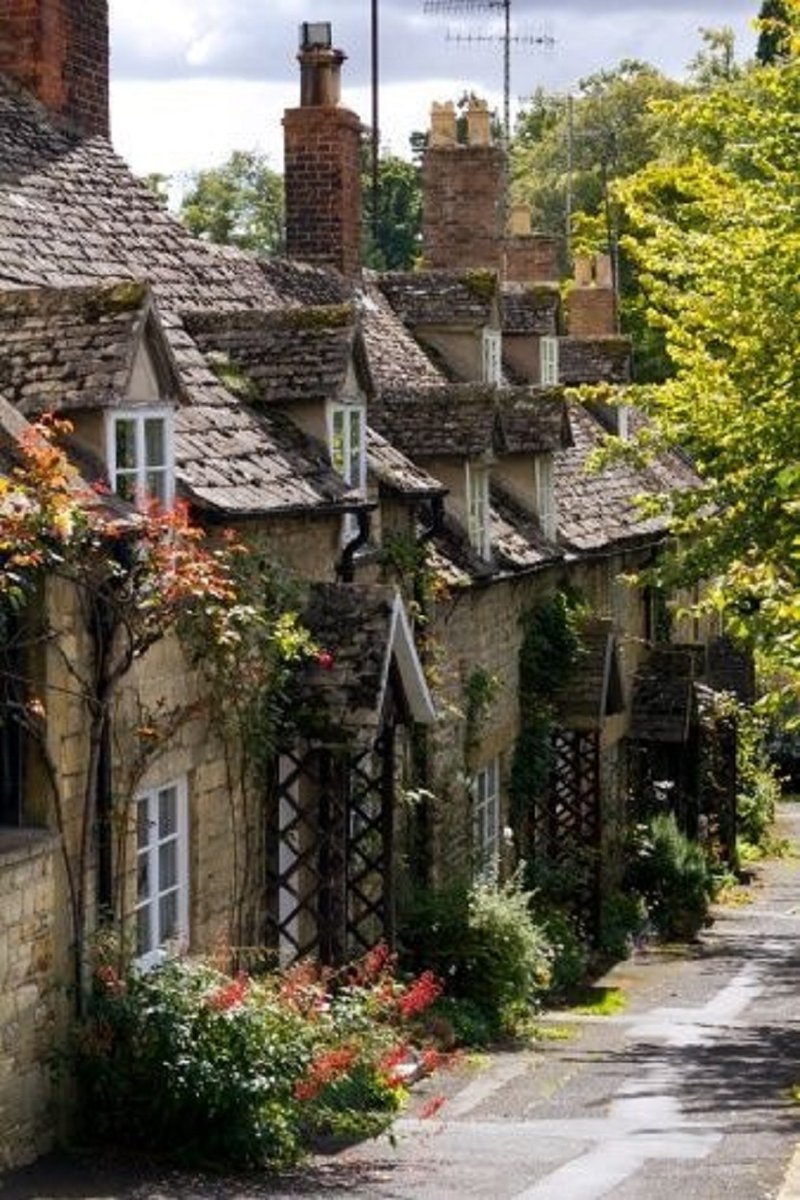 Let's take a stroll along Winchcombe Way. The Cotswolds'. England. NMP.