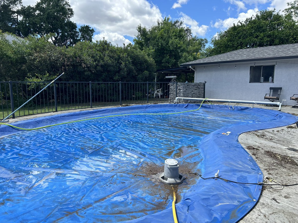 Spring has sprung… no more excuses to get the back yard cleaned up…
#springcleaning #summerscoming #PoolParty #pooltime #BBQ