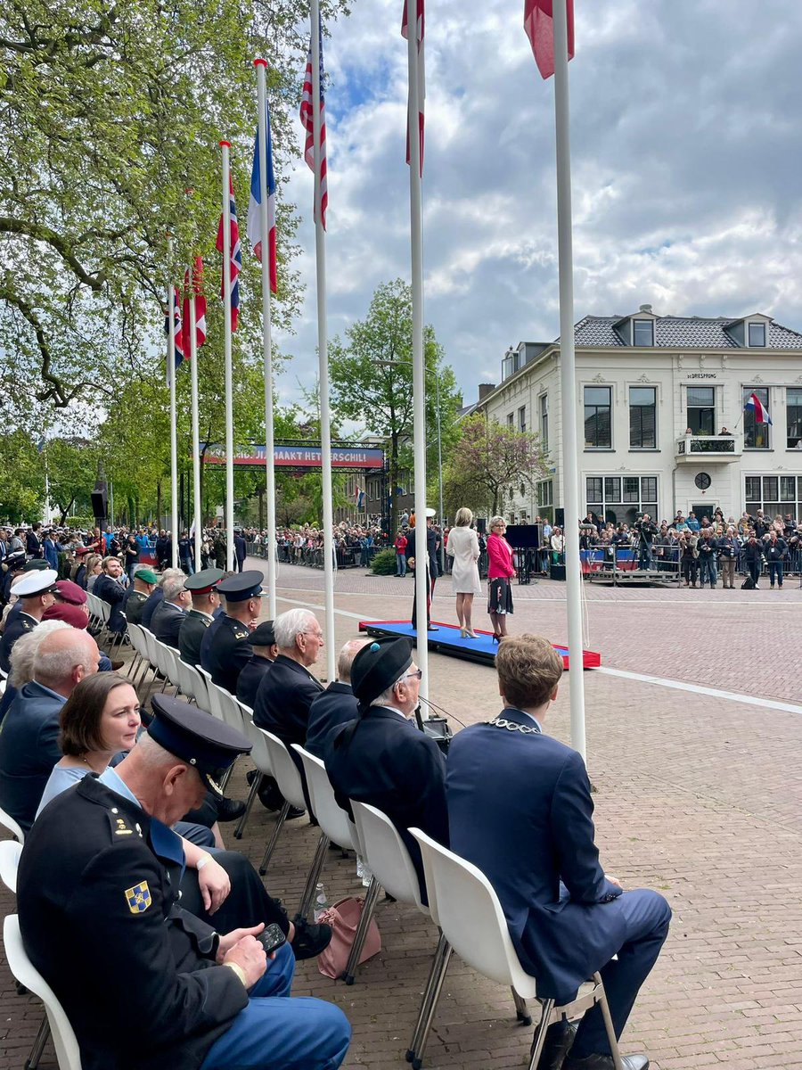 RobAdang's tweet image. Wat een mooi weekend. Gisteren aanwezig bij herdenkingen op Soesterberg en op de Grebbeberg en vandaag bij het bevrijdingsdefilé in Wageningen. Veel indrukwekkende en ontroerende momenten, in het besef dat vrijheid kwetsbaar is en nooit vanzelfsprekend. @Defensie @Kon_Luchtmacht