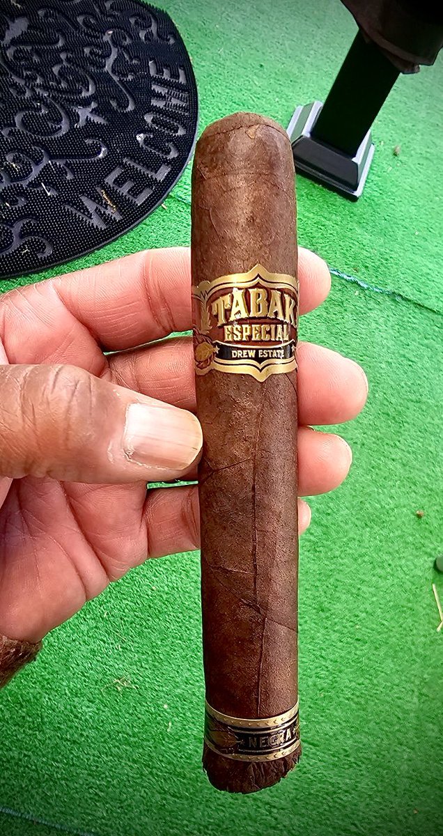 Franks kicking off the day with a Drew Estate Tabak Especial. #drewestatecigars #tabakespecial #tabakespecialcigar #annapolisashtalk #cigarsdailynation #cigarobsession #cigarsociety #cigarsofinstagram