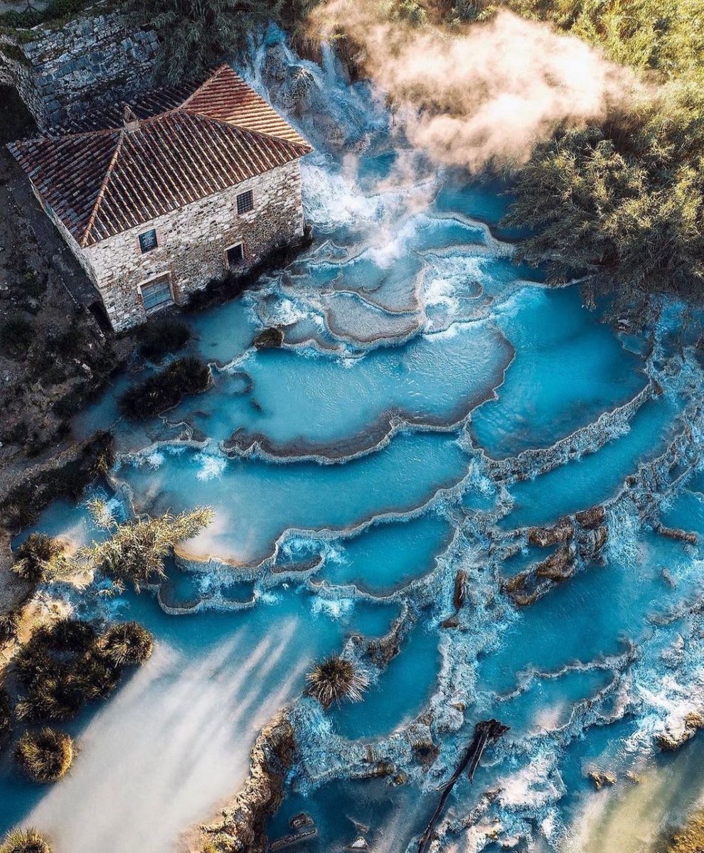 I've been a bit absent over the last three days, but I was here... 😊
Will you forgive me? 
Do you know this magnificent place? 

📍The Terme di Saturnia ⛲️Tuscany - Italy