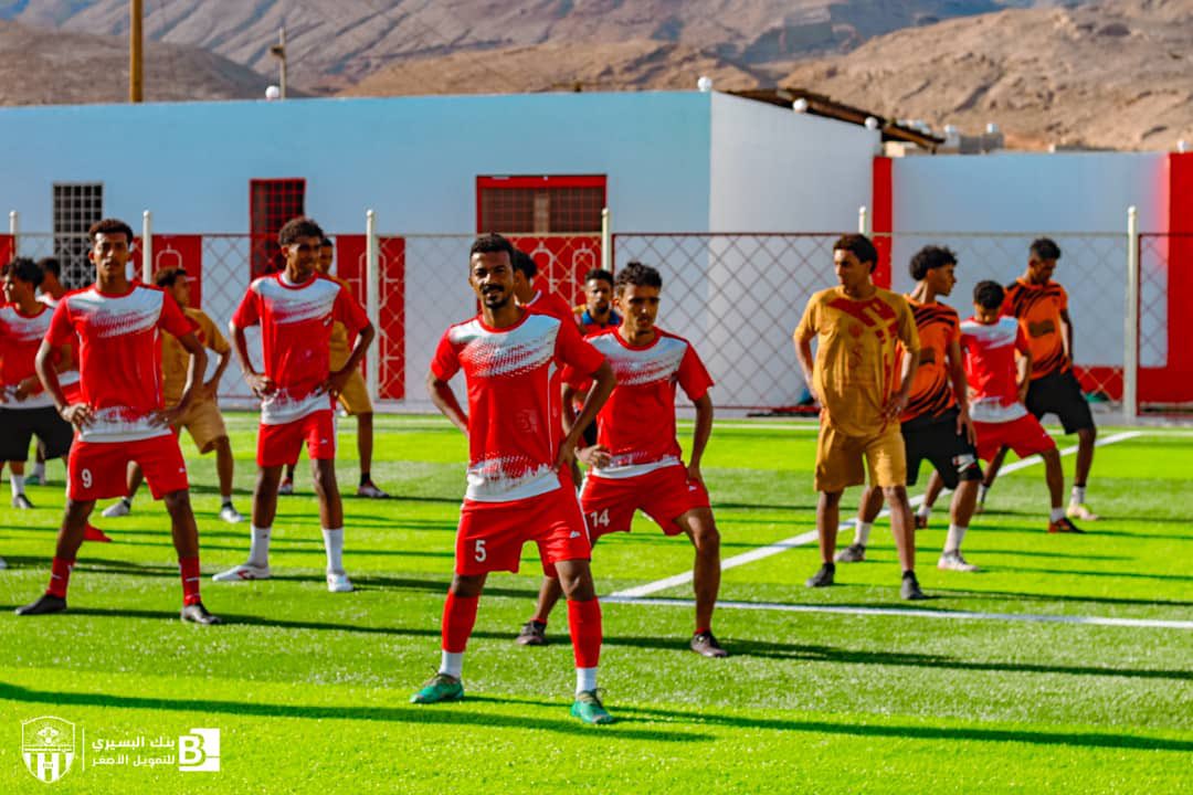 *وعادت النوارس إلى عشها*

أجرى فريقنا الأول لكرة القدم عصر اليوم الأحد 5 مايو 2024م، أول تدريباته على ملعبه الرسمي( ملعب الفقيد حسين المنهالي)، بعد الانتهاء من عملية فرش أرضيته بالعشب الصناعي.

#معاكم_يا_نوارس.

#المركز_الإعلامي_لنادي_شعب_حضرموت.