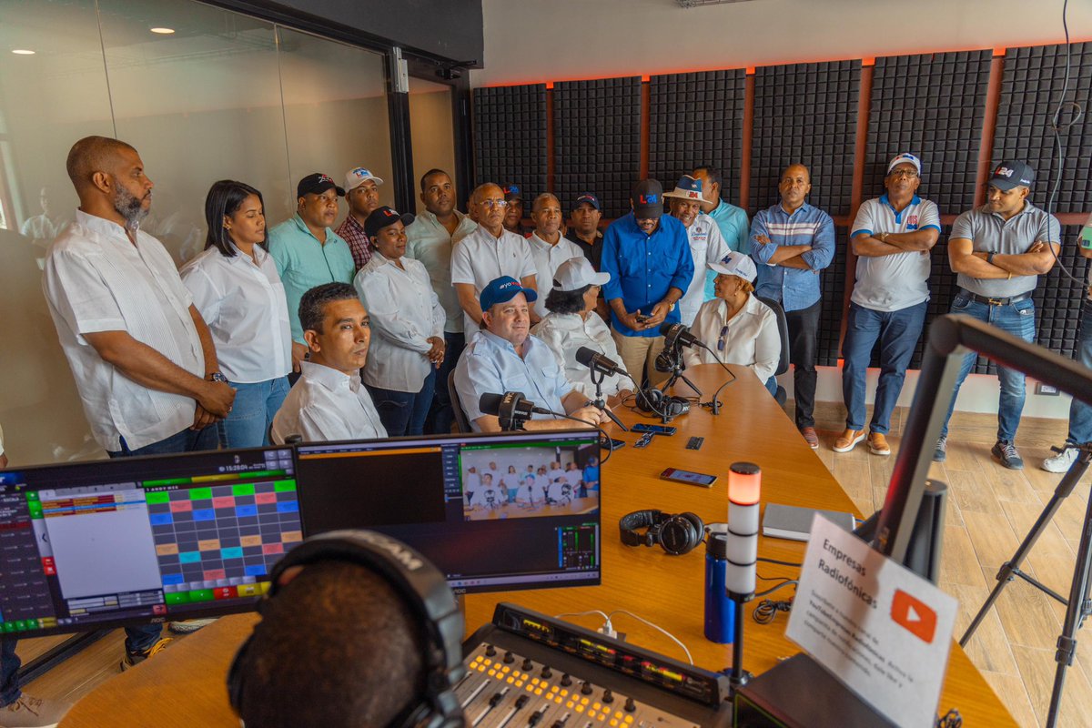 En Escala 106 FM, desde Neyba para el mundo. 📍Bahoruco 🍇