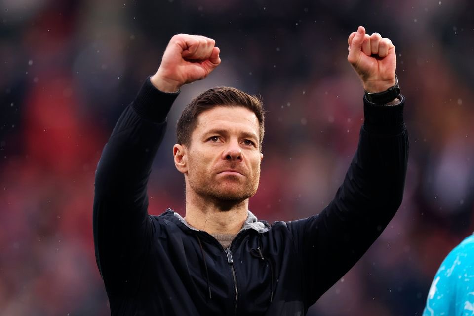 🔴⚫️ Bayer Leverkusen make 𝐡𝐢𝐬𝐭𝐨𝐫𝐲 as they equal Benfica’s record of 48 games unbeaten in all competitions between December 1963 and February 1965.

48 games unbeaten, 0 games lost and 134 goals scored for Xabi Alonso’s team.

#bayern #bayernleverkusen #xabialonso #bl04
