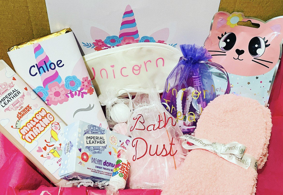 Lovely girls personalised Unicorn  pamper gift box. 
Perfect for any little girl and all occasions. 

ktspecialgifts.etsy.com/listing/104707…

#girlspampergift #unicornpampergift #pamper #girlsspagift #unicorngift #giftforgirls #birthdaygift #getwellsoon #personalised #etsy #sale #eyemask