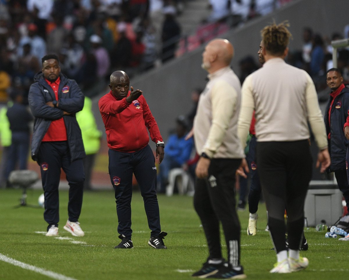 'I think Orlando Pirates’ bench was behaving in a correct way, in a professional way. And especially defending and protecting our players, which is our obligation.”

idiskitimes.co.za/featured/rivei…