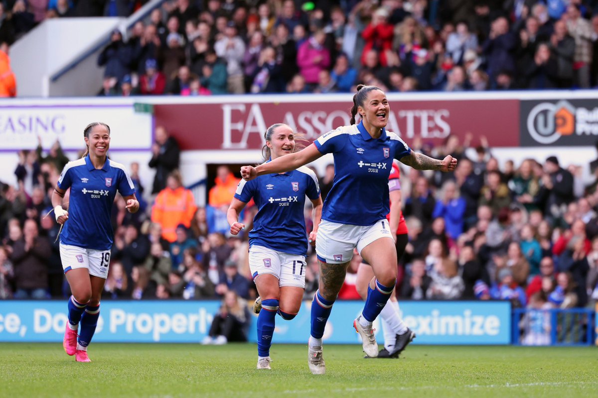 And that’s a wrap…

Personal goals and milestones hit. 

👕 - 200 appearances in a town shirt 
⚽️ - 150th Town Goal 
🏆 - x4 Player of the month awards
✅ - Ipswich town top goal scorer 
🥇- League top goal scorer 

Thank you for all the support 💙

#itfc #overandout