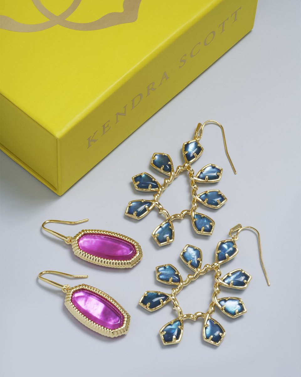 Needing a last minute gift for Mom? How does a sale sound? 😉✨💖 Enjoy 20% off fashion jewelry (yes, including our NEW arrivals!) and gift mom a piece as dazzling as she is. ✨ Get shopping in-store or online here: bit.ly/4bl5ltP