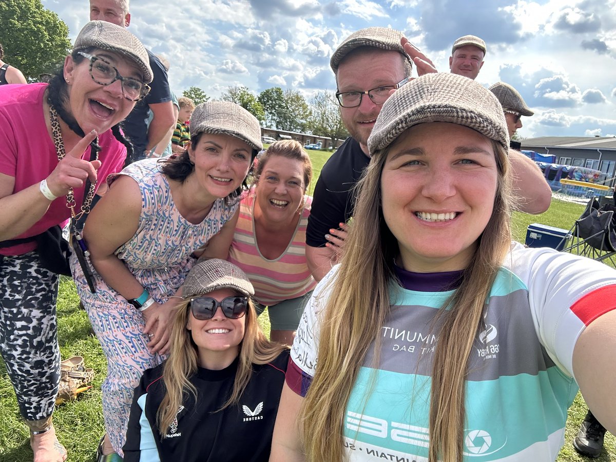 When your daughter’s fave red rose 🌹 & her teamie turn up to cheer on the girls at Woodys 7s & even run a lunchtime throwing session. Thank you @poppy_g_c @conniepowell_ for inspiring the girls this weekend  & being part of our @LittboroughRU Pinkies family #northernrugbymatters