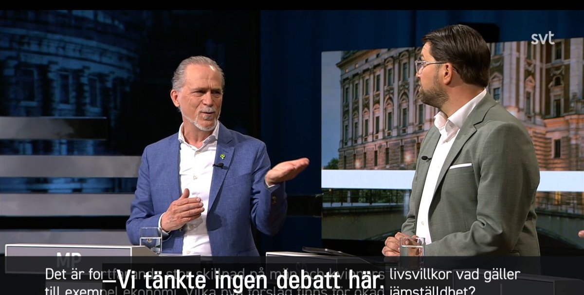 När @jimmieakesson ska bemöta @DanielHellden attack avbryts han av @SVTHolmberg med väldigt märkliga: 'Vi tänkte ingen debatt här' Nä vi vet att @svt bara vill att vänsternarrativet ska fram till varje pris! Lägg ned shitshowen @svt nu!