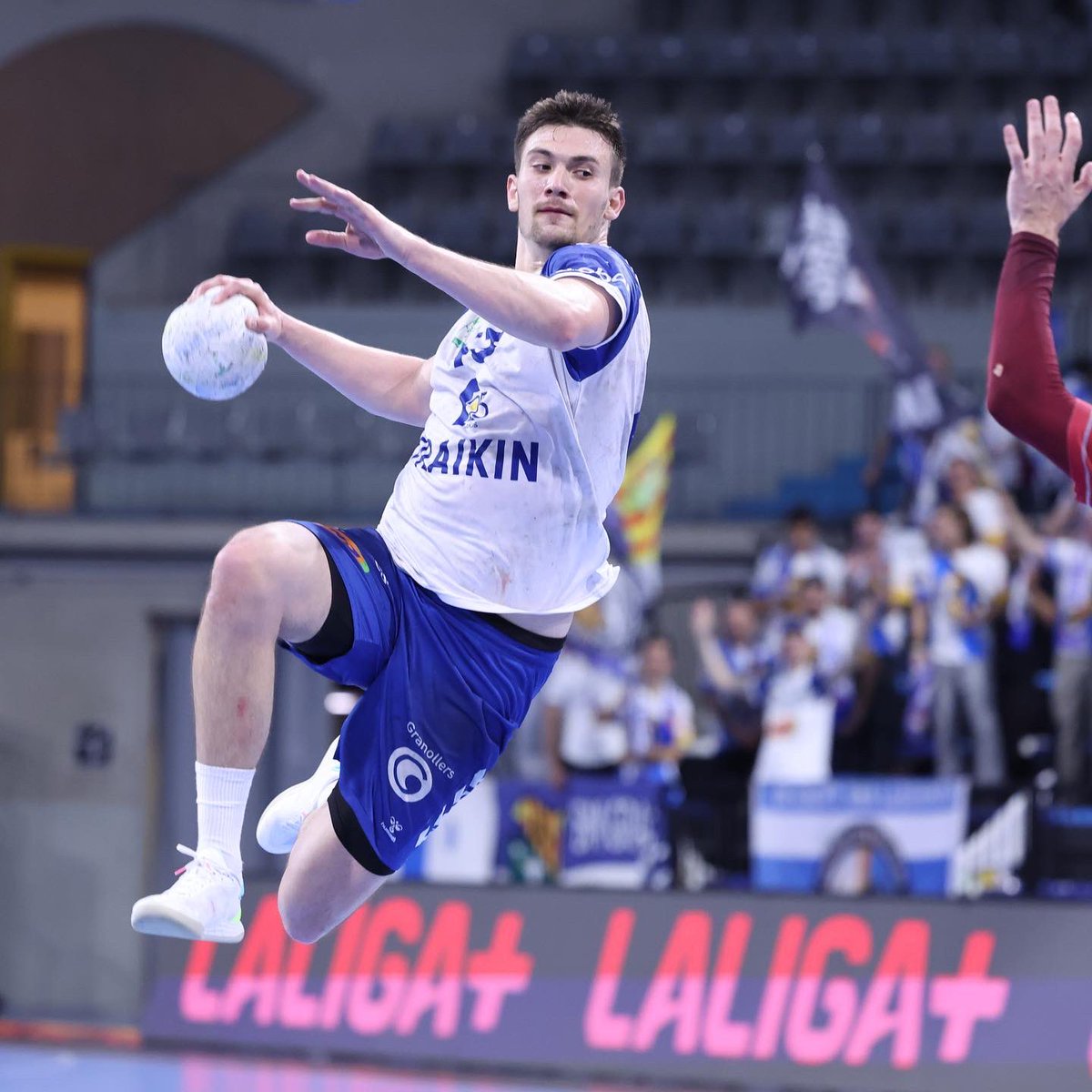 🎉🥳 VICTÒRIA AL PALAU!

⚪️🔵 El Fraikin BM Granollers guanya al BM Logroño La Rioja en un partit frenètic. Recuperen la tercera posició de la lliga @liga_plenitude 

⏰ Final del partit:
Fraikin BM Granollers - 30
<a href="/ciudadlogronobm/">Club Balonmano Ciudad de Logroño</a> - 28