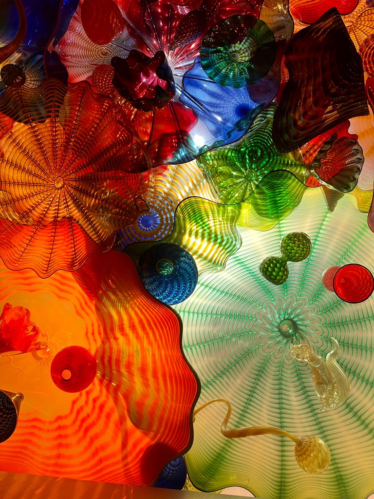 LOVE LOVE LOVE x3 Chihuly never gets old.