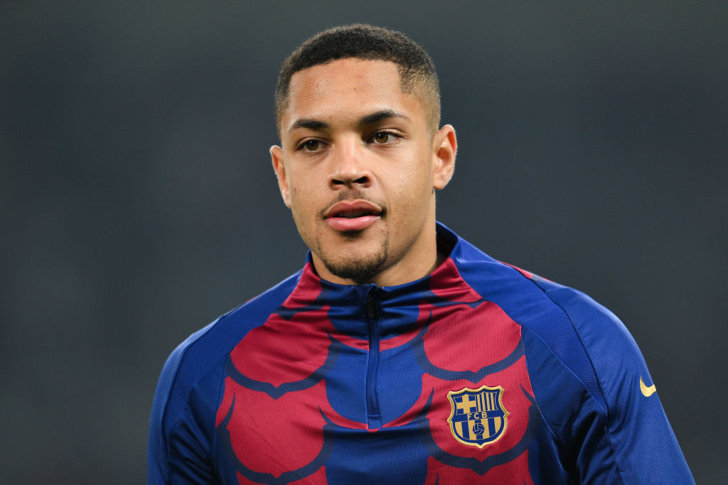 🚨🇧🇷 Vitor Roque's agent Cury: "Loan this summer? No, it’s dangerous for a young player. In that case, it has to be a permanent move".

"The best option would be to stay at Barça and play. But if Barça don’t let him play, we will need to look for another club", told RAC1. ❗️
