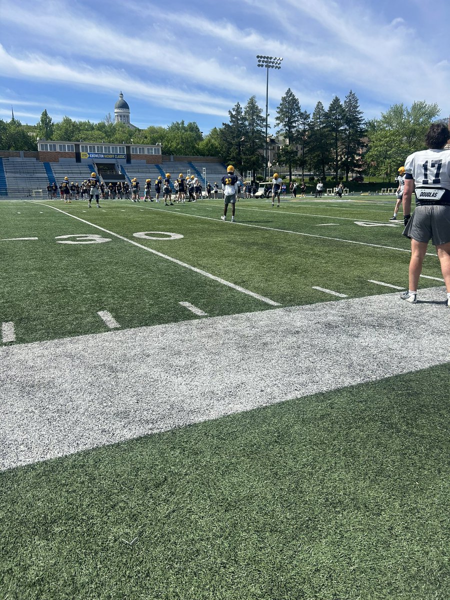 I would like to thank @Coach19Bell for the invite to the Augustana Junior days today!!! I had a great time meeting the players and the coaches!!! @FBstreaks @WHSFootball1907 @FlanneryMcMike @EDGYTIM @FISTFootball